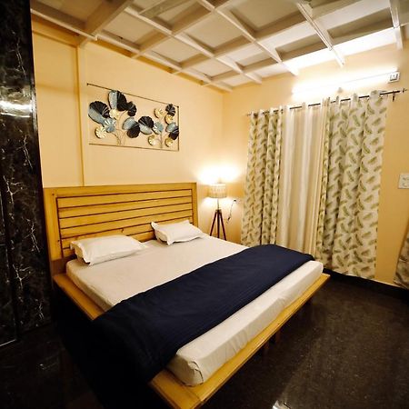 The Location, A Penthouse Hotel Dehradun Luaran gambar