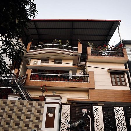 The Location, A Penthouse Hotel Dehradun Luaran gambar