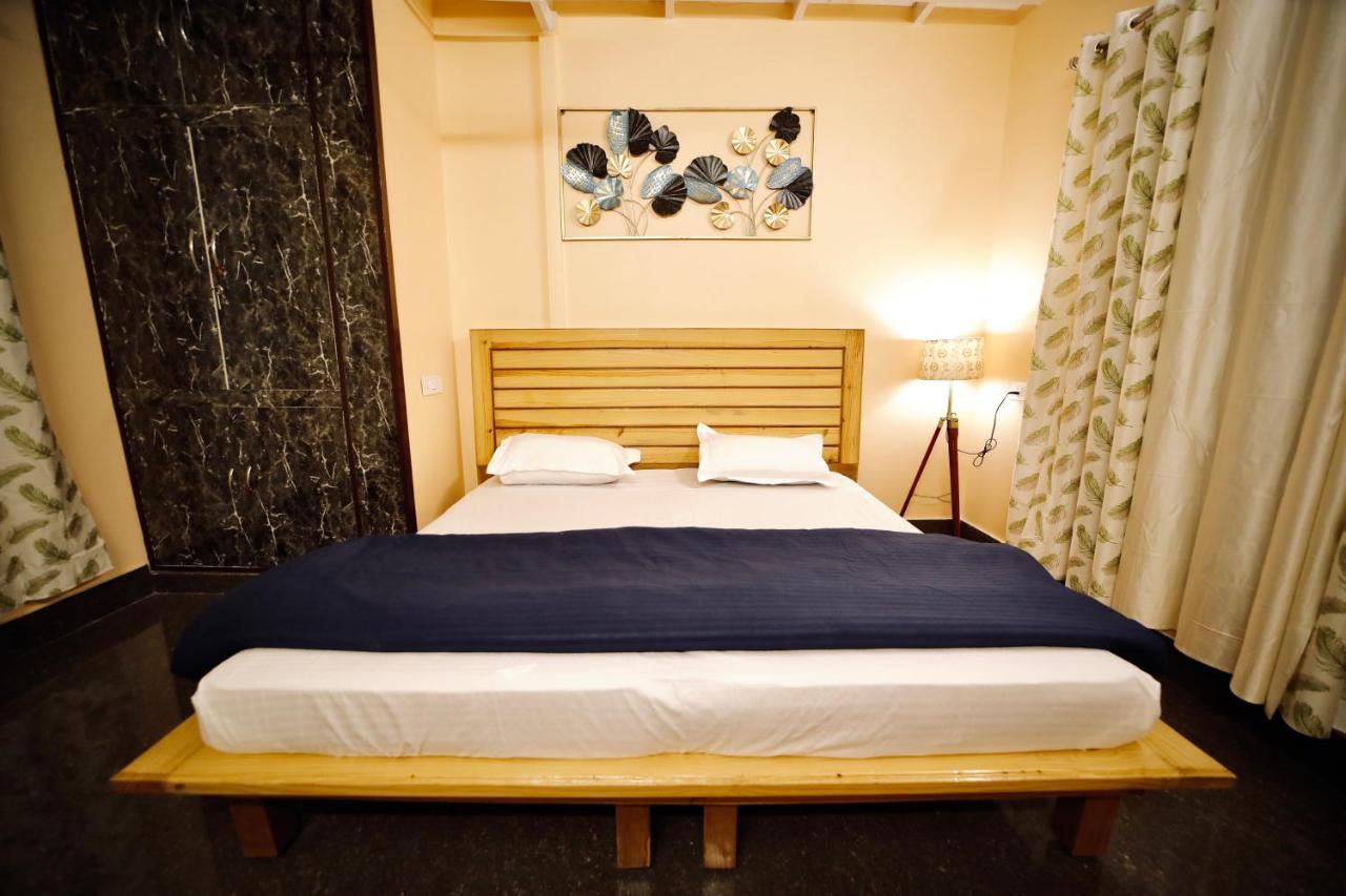 The Location, A Penthouse Hotel Dehradun Luaran gambar