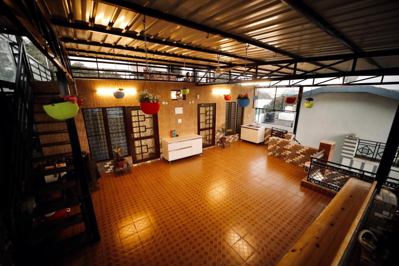 The Location, A Penthouse Hotel Dehradun Luaran gambar