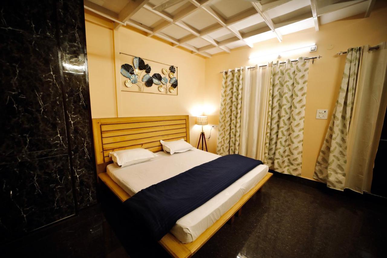 The Location, A Penthouse Hotel Dehradun Luaran gambar