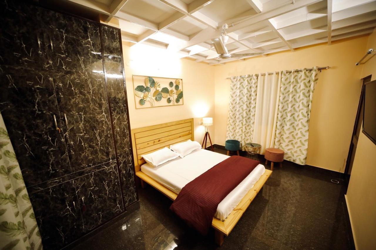 The Location, A Penthouse Hotel Dehradun Luaran gambar