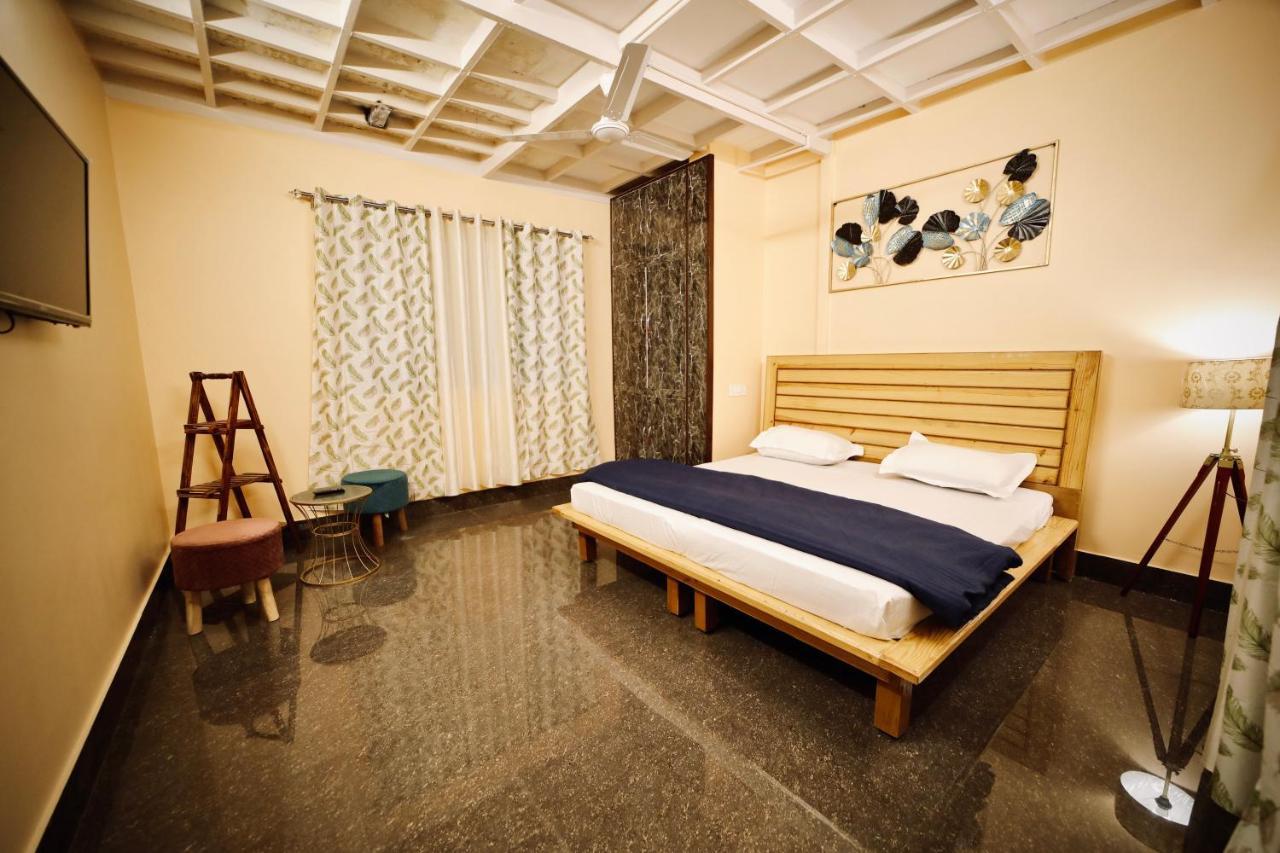 The Location, A Penthouse Hotel Dehradun Luaran gambar