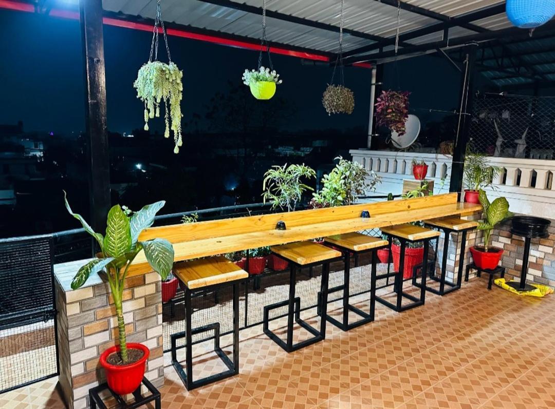 The Location, A Penthouse Hotel Dehradun Luaran gambar