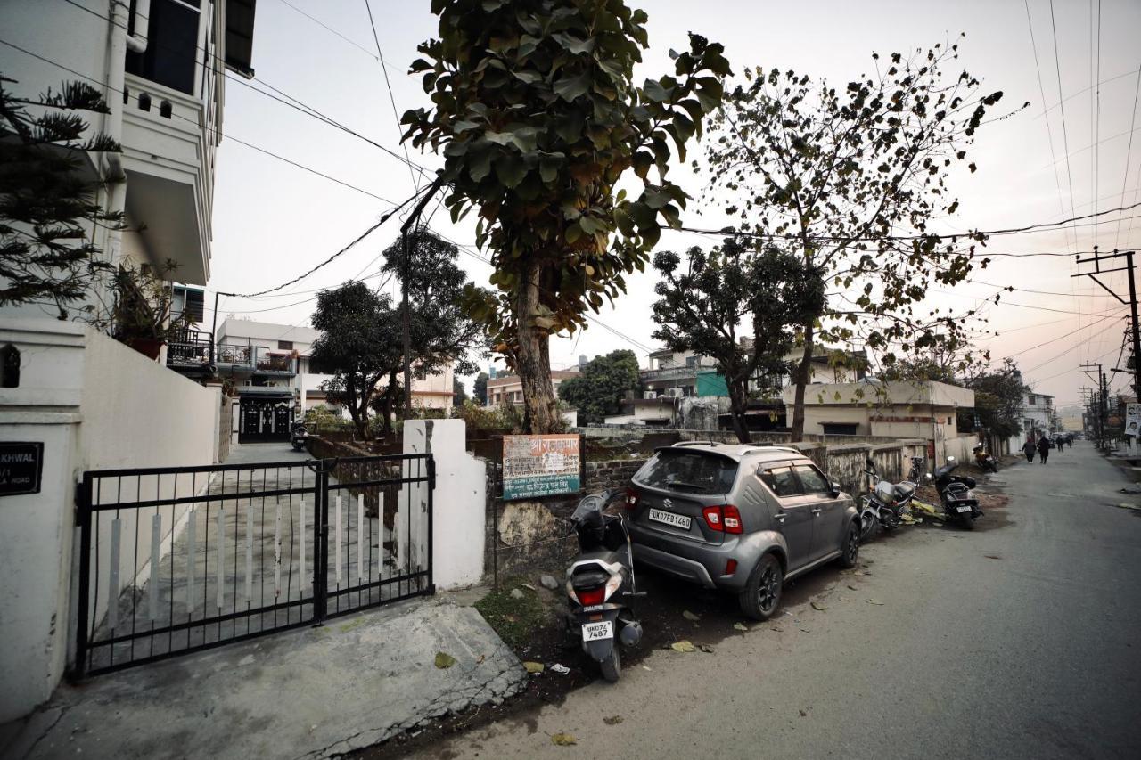 The Location, A Penthouse Hotel Dehradun Luaran gambar