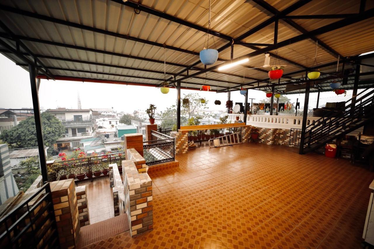 The Location, A Penthouse Hotel Dehradun Luaran gambar