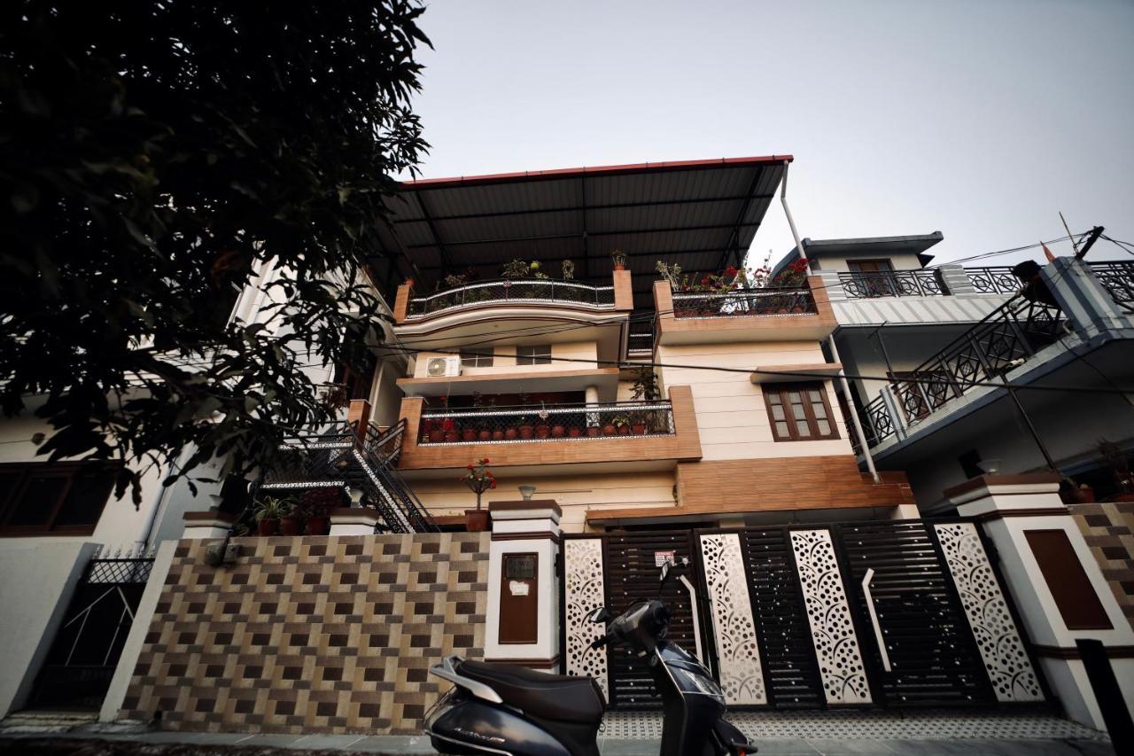 The Location, A Penthouse Hotel Dehradun Luaran gambar