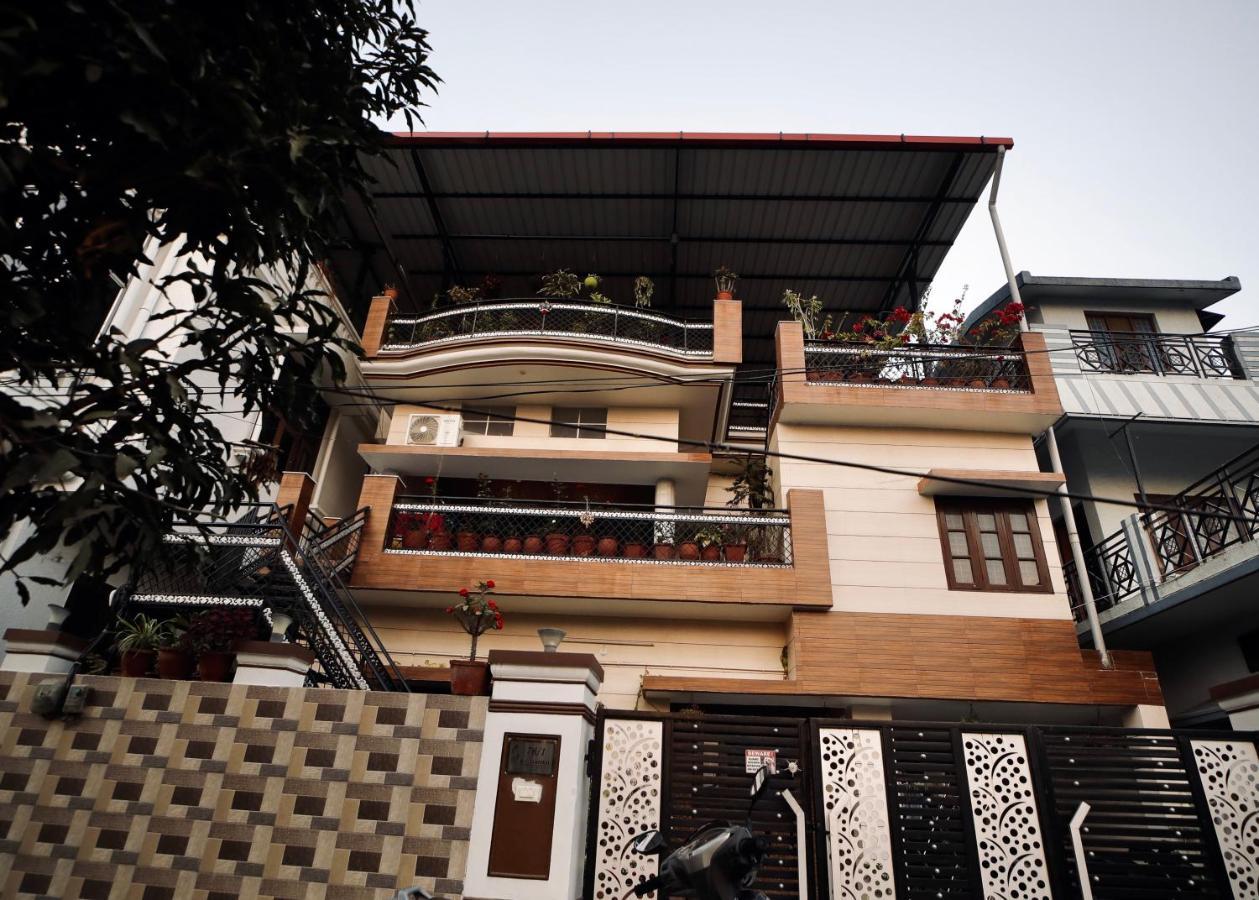 The Location, A Penthouse Hotel Dehradun Luaran gambar