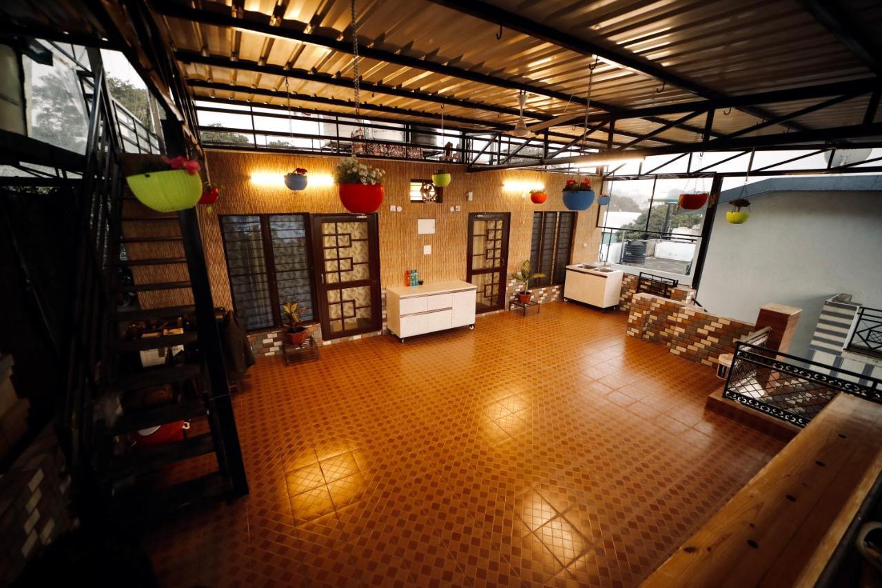 The Location, A Penthouse Hotel Dehradun Luaran gambar