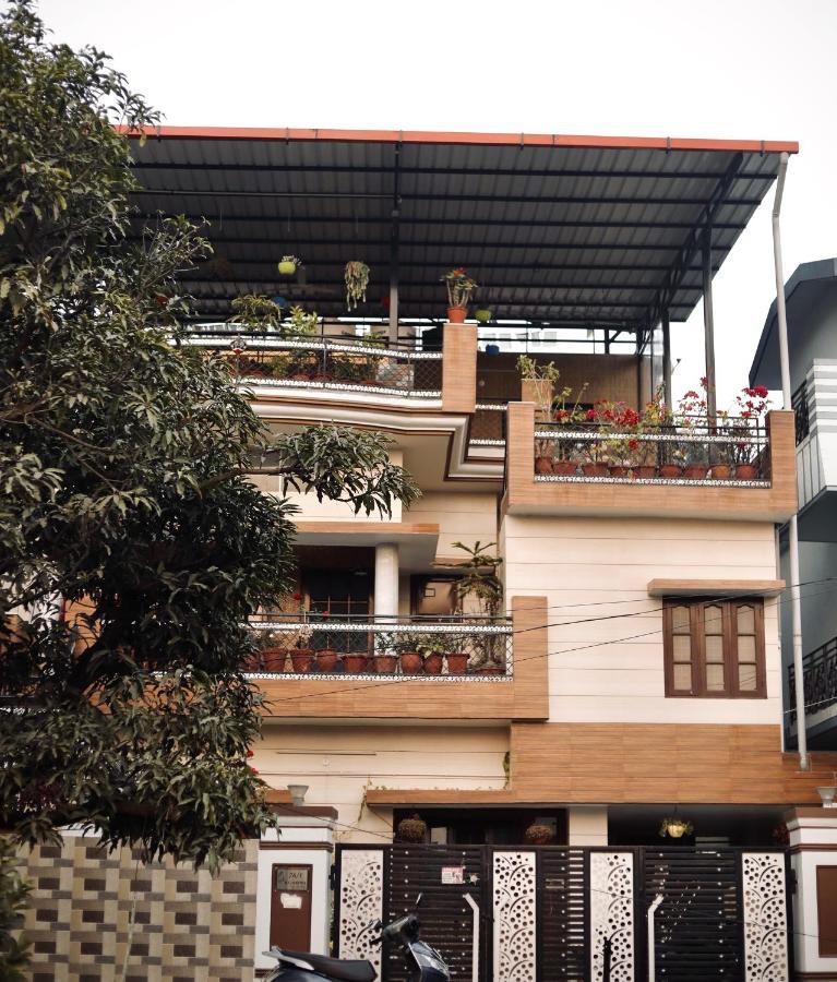 The Location, A Penthouse Hotel Dehradun Luaran gambar